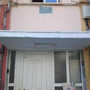 κάντε κράτηση εδώ